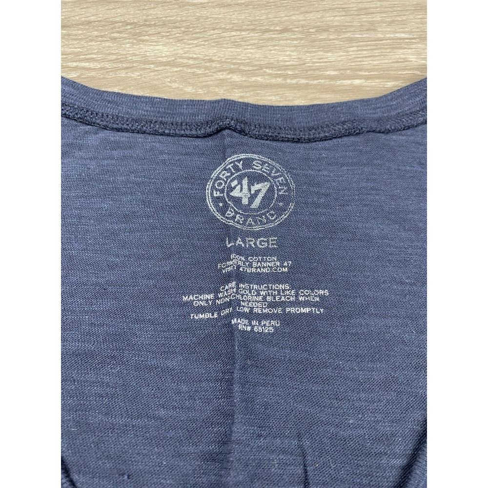 47 Brand Women's MLB New York Yankees V Neck Logo Scrum Tee Blue Size Large New - Picture 5 of 8